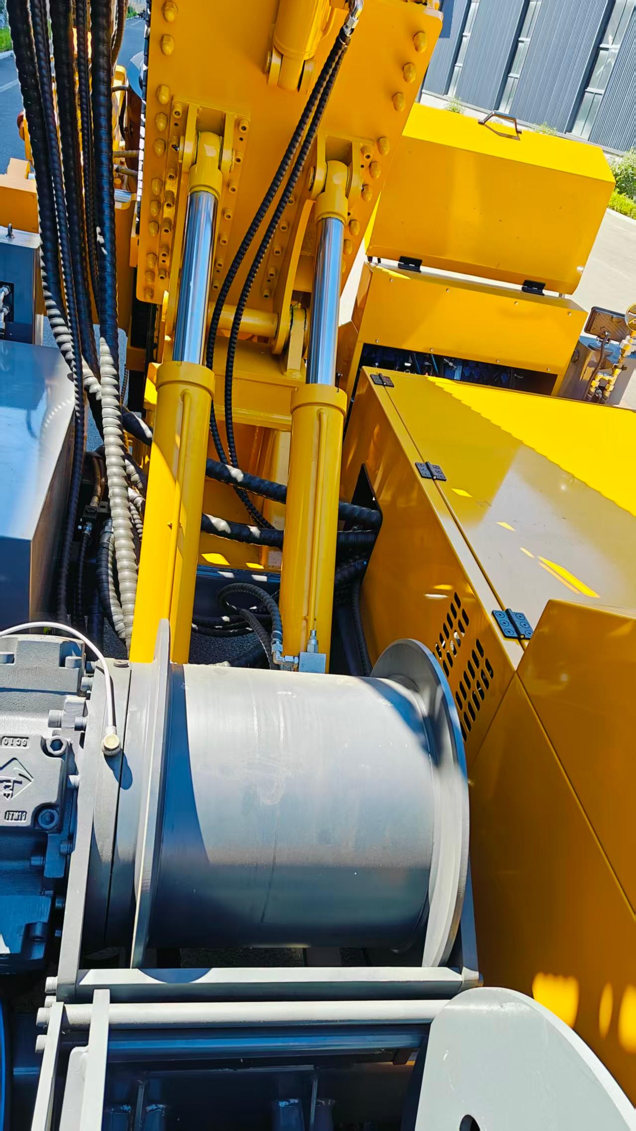 TSHC2000 Mast and winch assembly